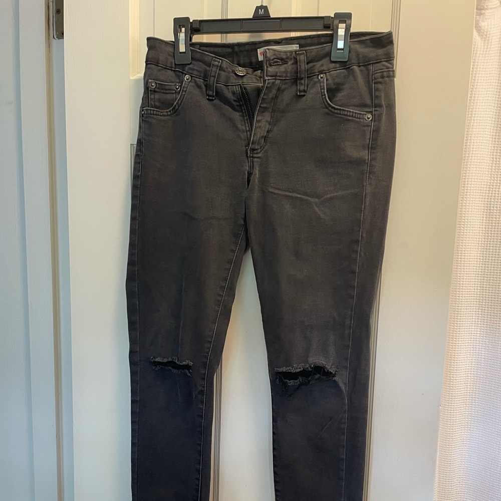 Black Skinny Jeans with holes in knees
